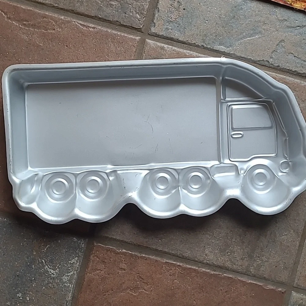 Wilton 18 Wheeler Truck 1986 Vintage Silver Cake Pan